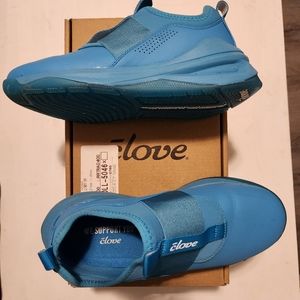 Clove sneaker shoes, size 6, bright blue